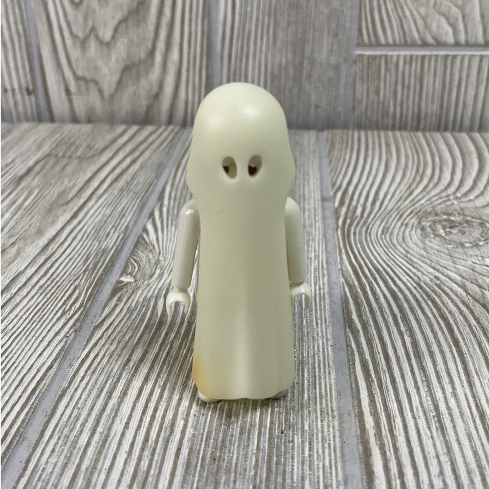Playmobil Ghost Figure with Glow in the Dark Shroud Vintage Klicky White Haunted